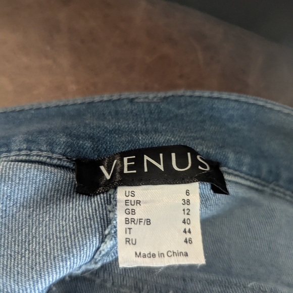 COWGIRL JEANS WITH TAN FRINGES IN A SIZE 6 - Picture 8 of 9